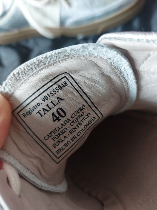 Adidasy Agua de Mayo