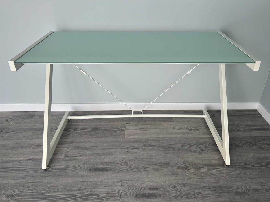 Sprzedam metalowe biurko o ciekawej linii do domu/biura