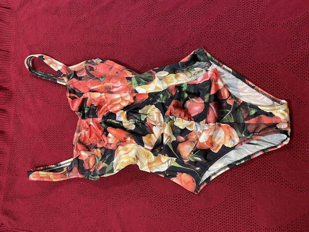 Triumph kostium modelujacy stroj kapielowy M/L 42 w roże