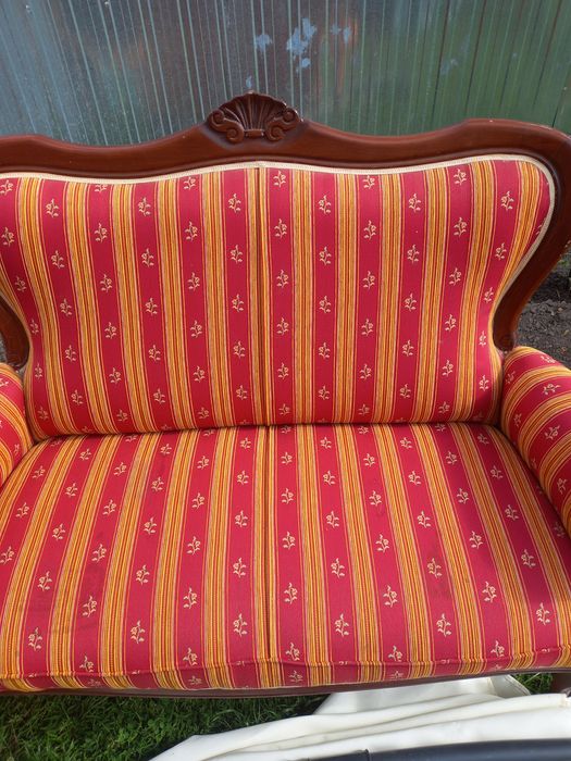 Piękna stylowa sofa