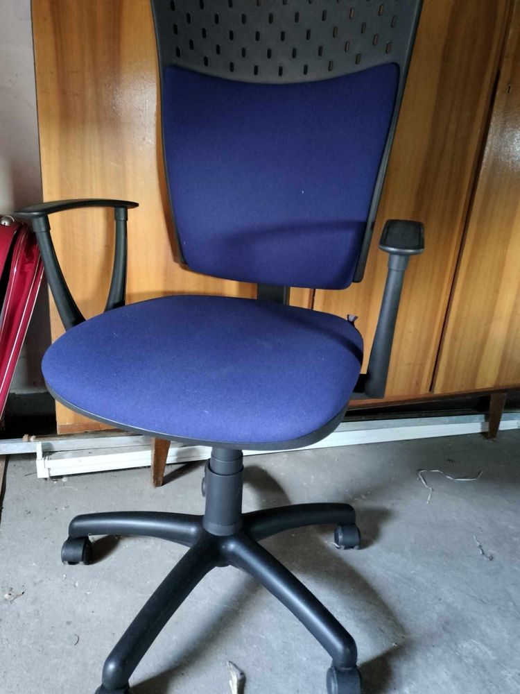 Krzesła Nowy Styl i inne biurowe