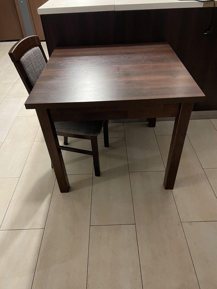Sprzedam krzesła restauracyjne drewniane