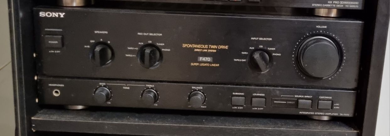 Amplificador Sony F470 com par de colunas Sony Ss-E411