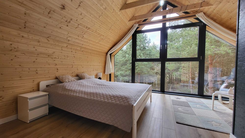 Dom w prywatnym lesie niedaleko jeziora warmińsko-mazurskie