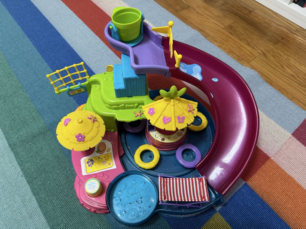 Brinquedos  e livros infantis