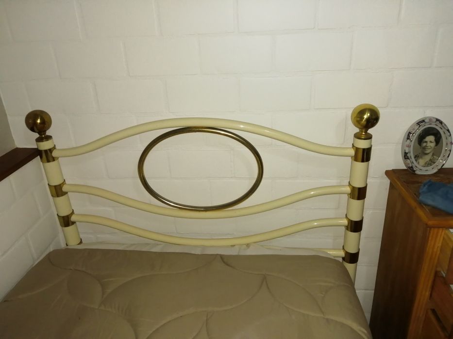 Cama de solteiro colchão novo