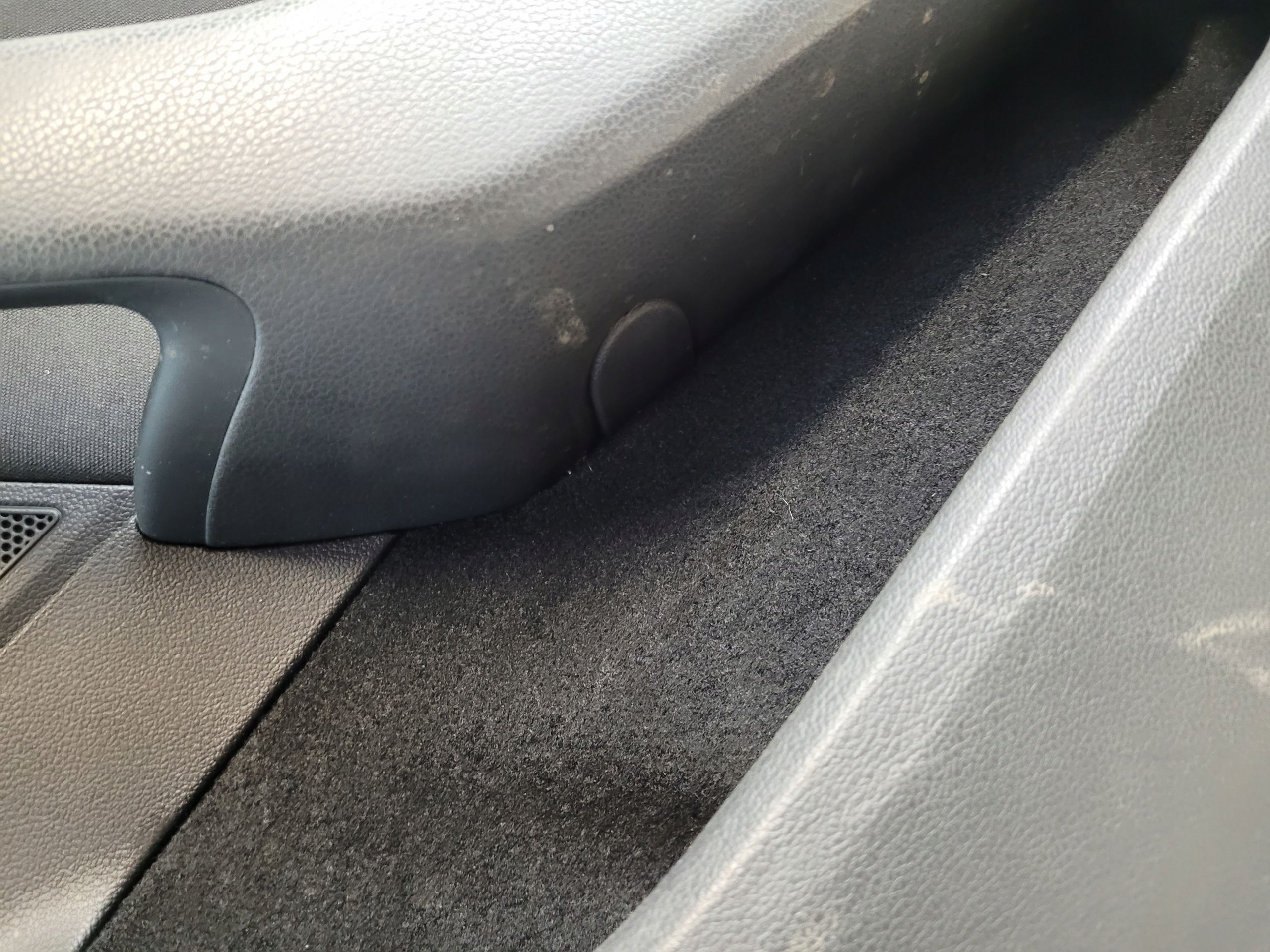 Boczek Tapicerka Klamka Drzwi Prawy przód VW Passat B8 Kombi 15r.