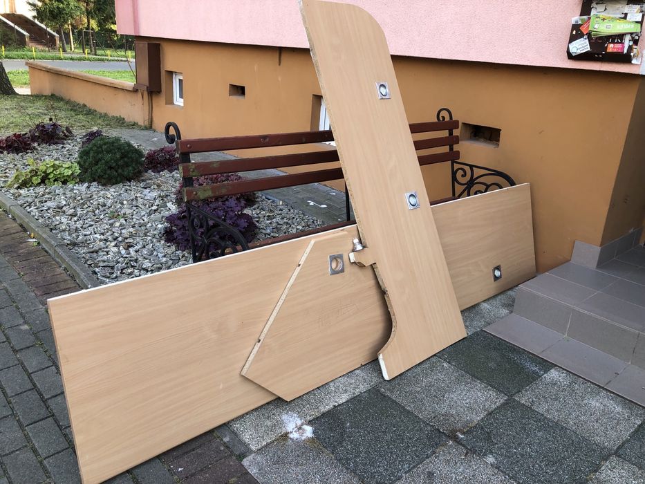 płyty meblowe kuchenne z okleiną i żarówkami