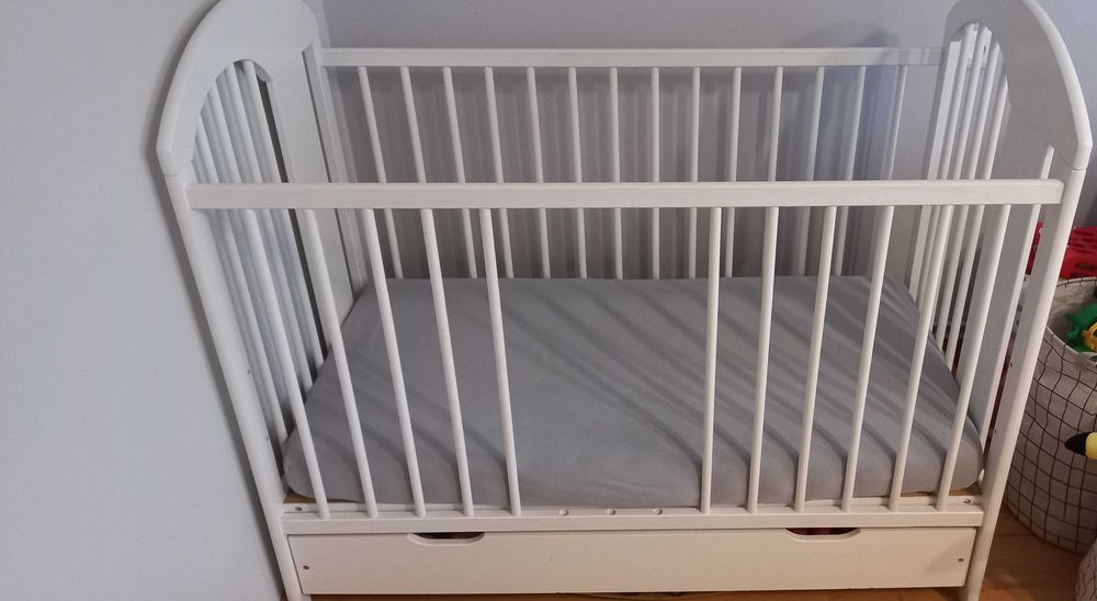 Łóżeczku używane z materacem