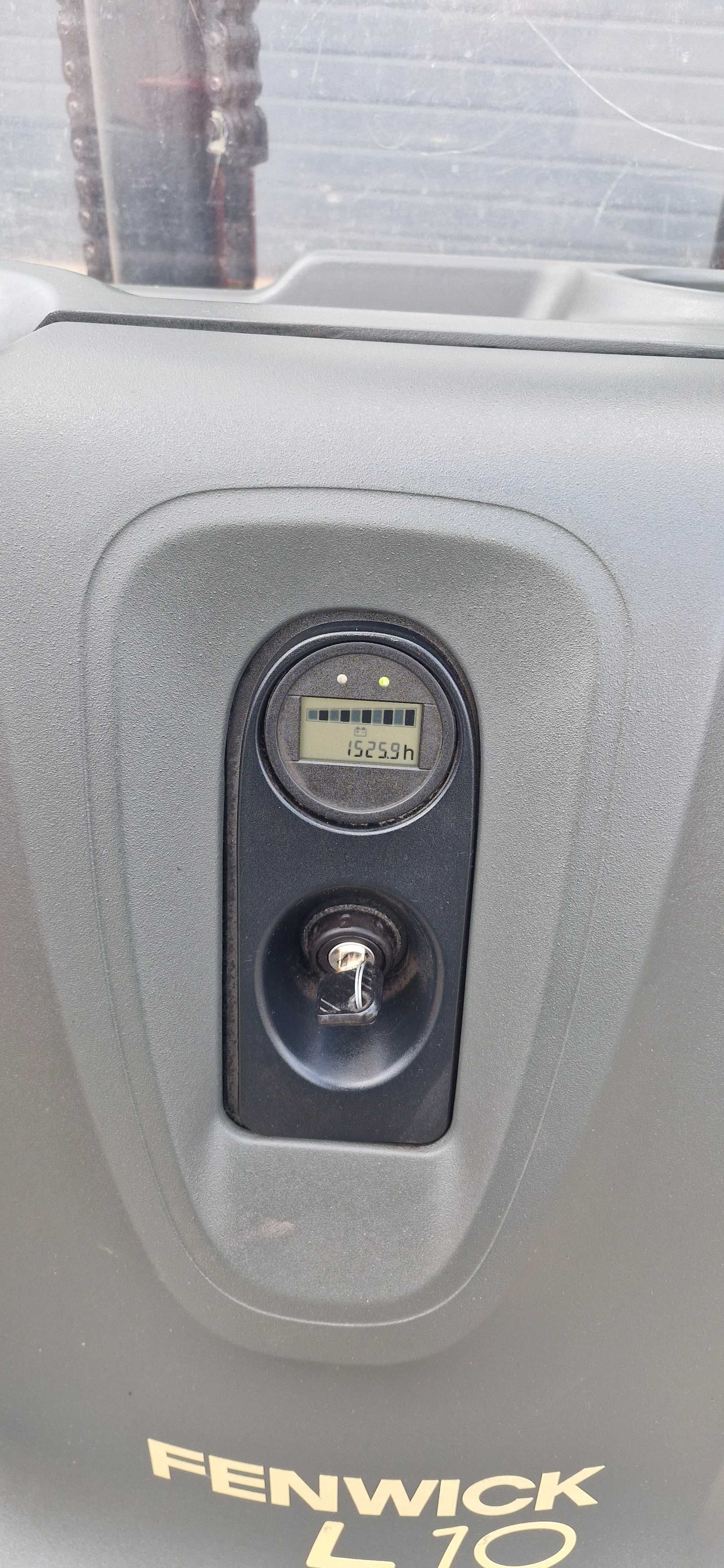 Elektryczny wózek paletowy z masztem Linde L10