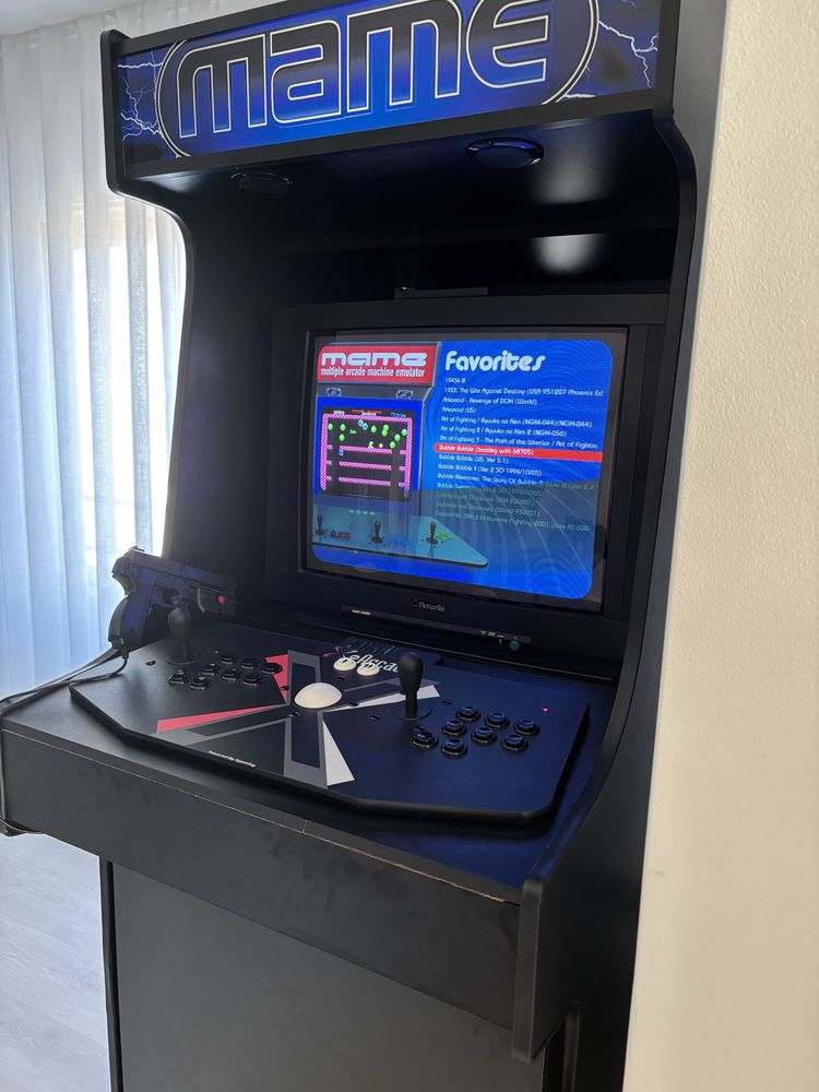 Maquina Arcade com CRT (muito raro)