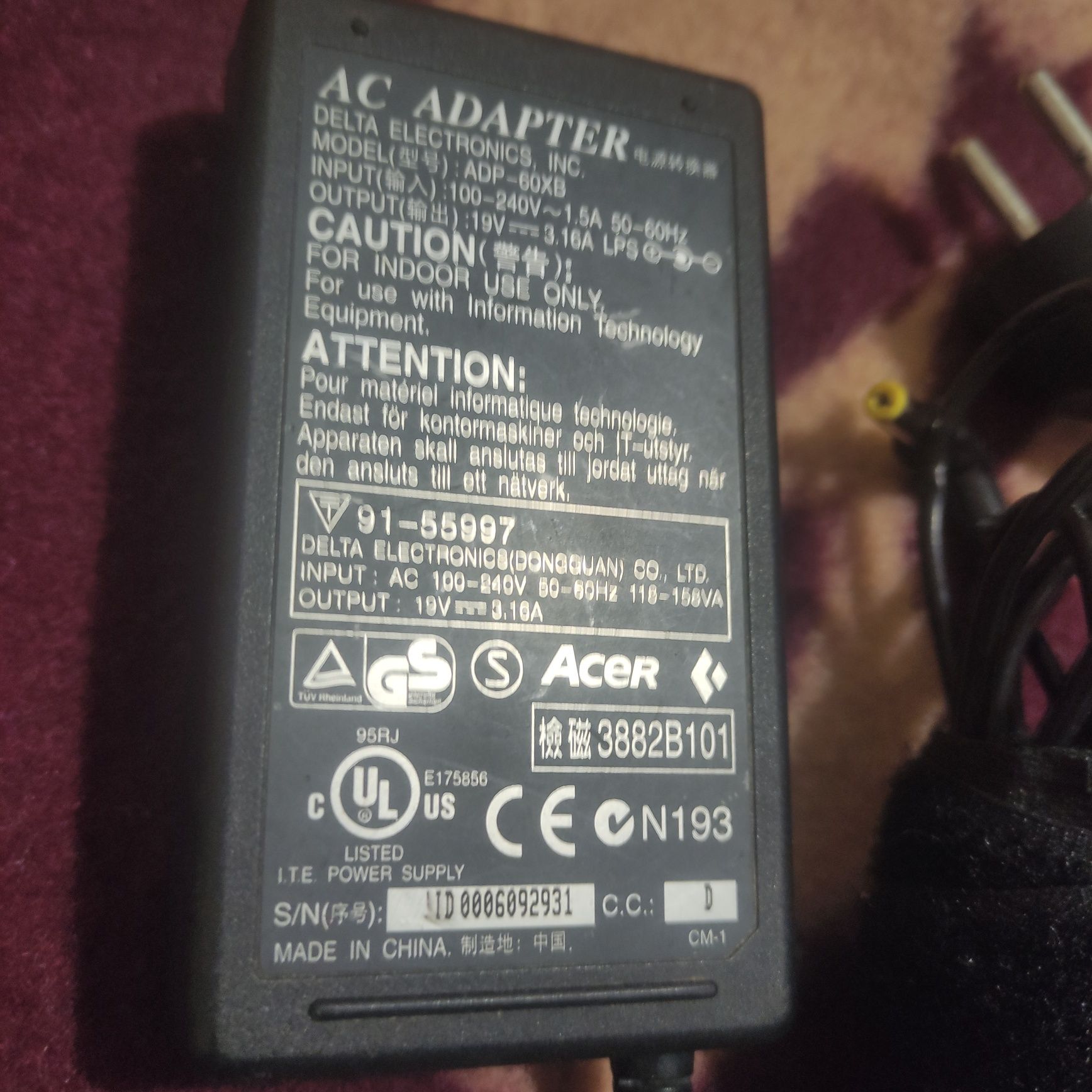 Адаптер Acer 9155997 напруга19,5 V.