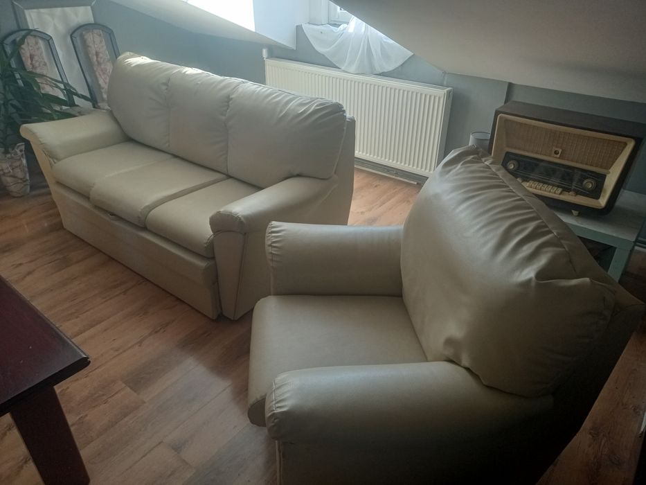 Sofa rozkładana plus dwa fotele jak nowe
Sofa rozkładana plus dwa fote