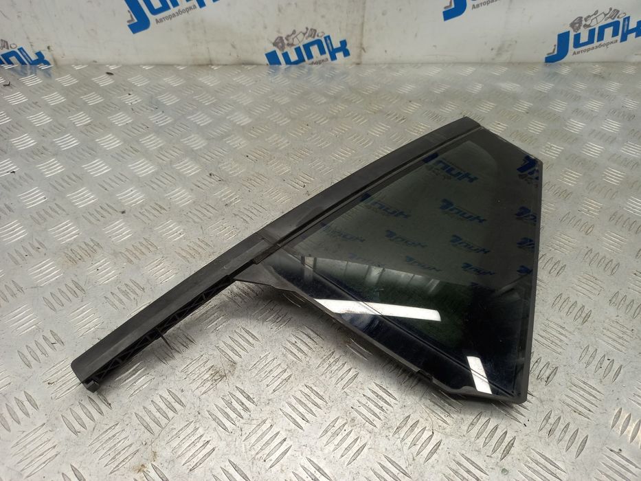 Стекло двери задней левое глухое 51377405605 для BMW X1 F48 2015-2022