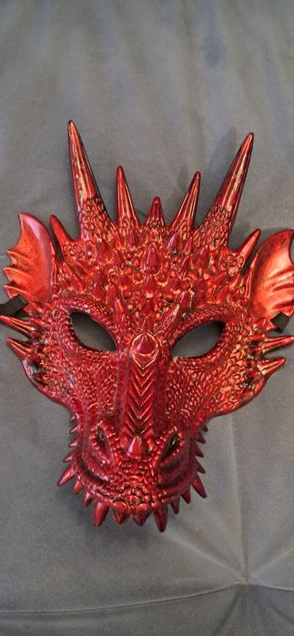 Strój dinozaura lub smoka z maską.