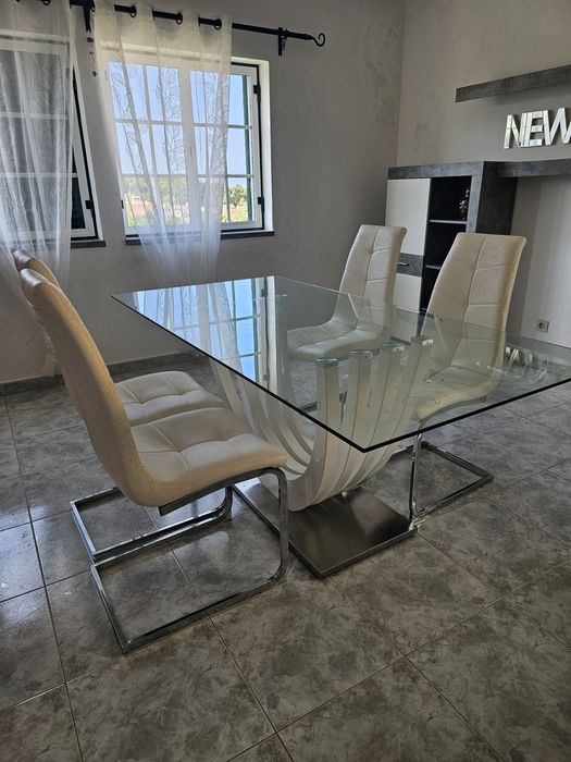 Mesa de jantar em vidro