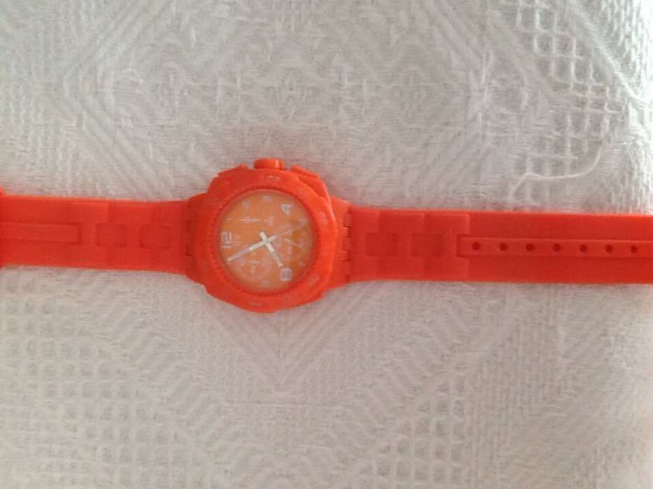 Relógio cor de laranja