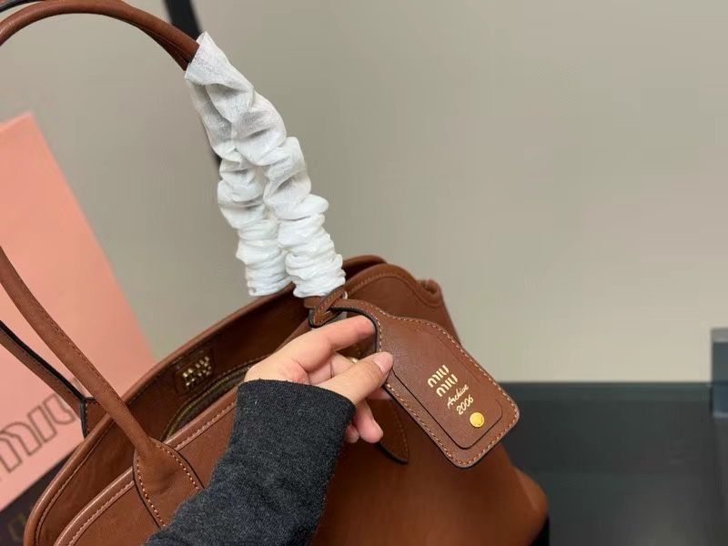 Piękna Skórzana Torebka Miu Miu! Dwa kolory czarna i brąz 41x31