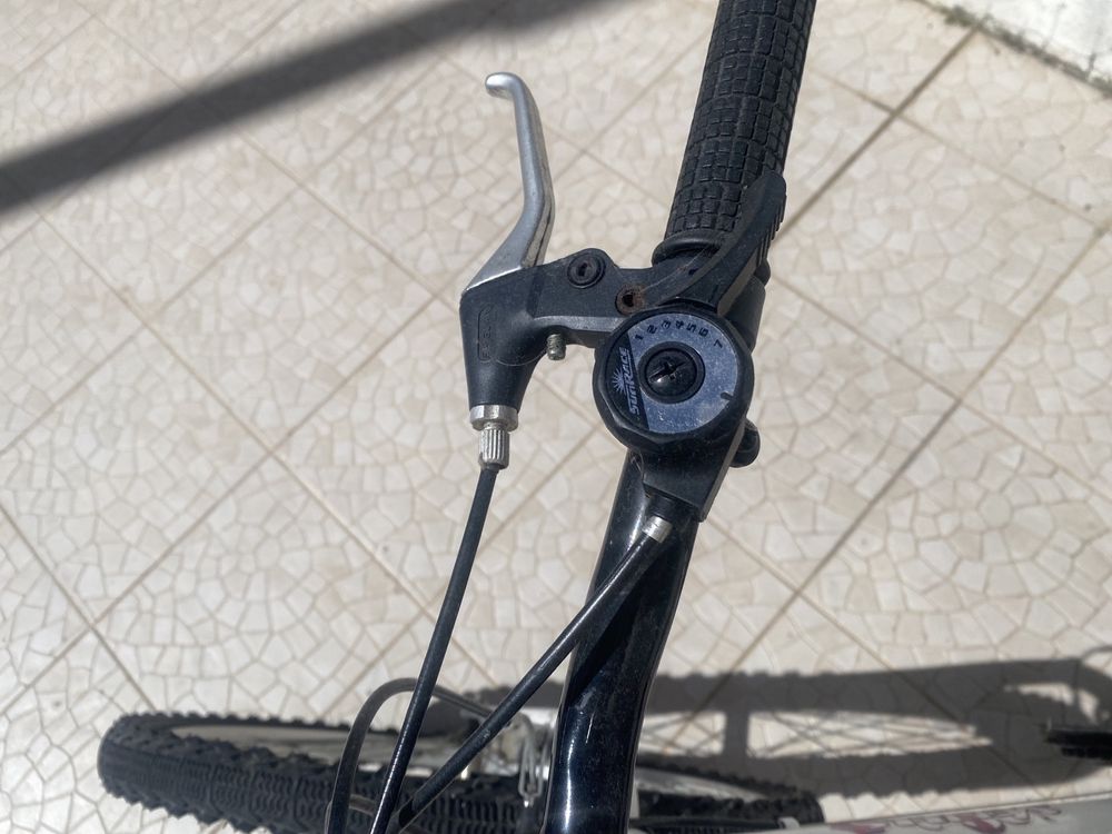 Bicicleta crianca rosa e branca