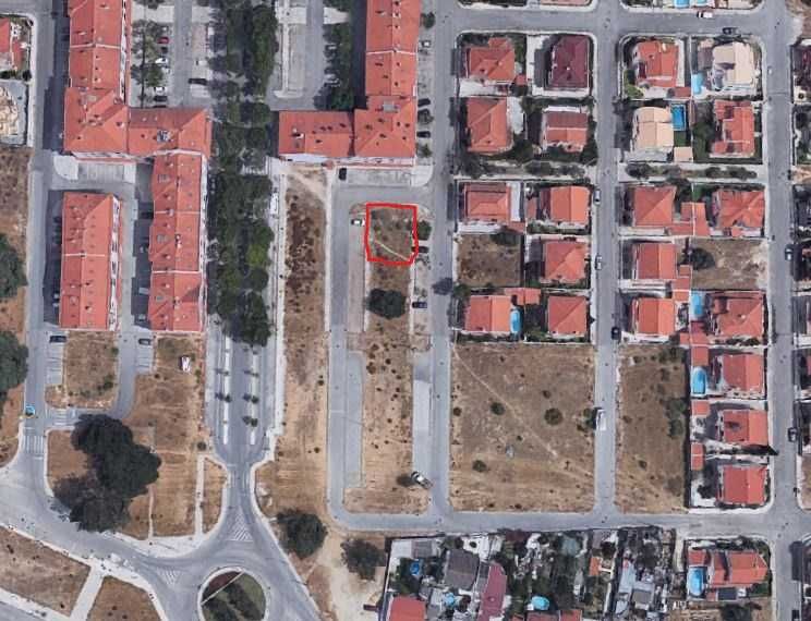 Lote de terreno para construção de prédio - Aires Palmela