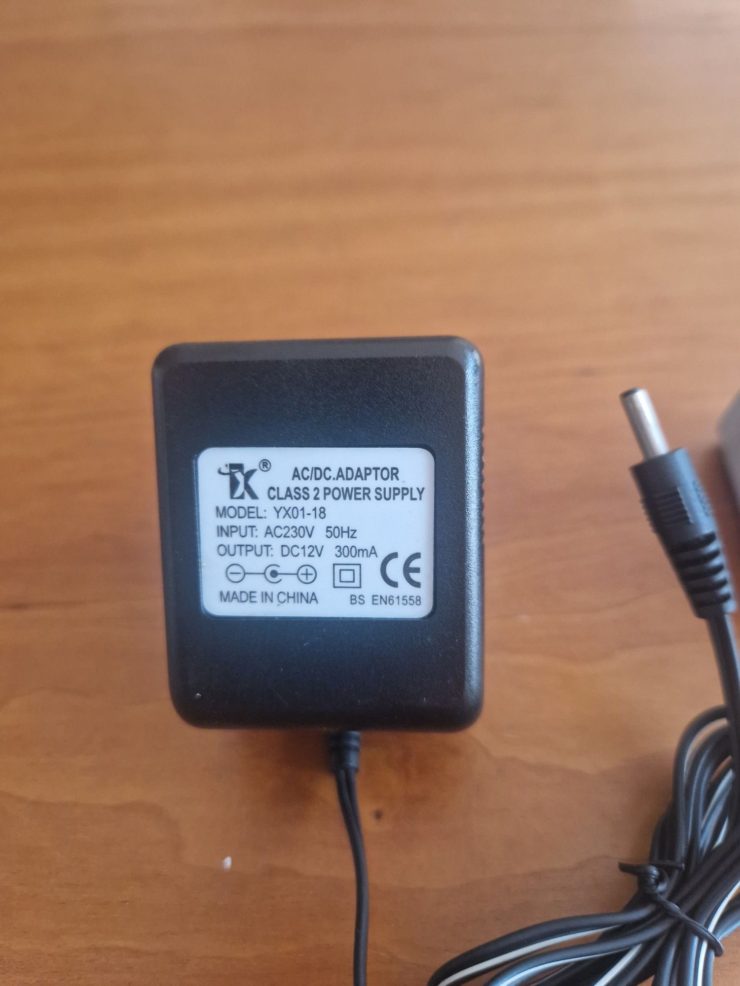 AC/DC Adapter Class 2 Power Supply Model IX01-18