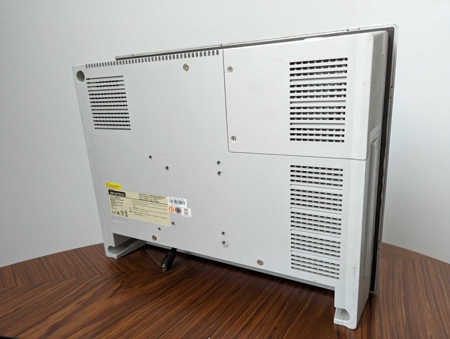 Komputer przemysłowy ADVANTECH PPC-L158T-R90-DXE