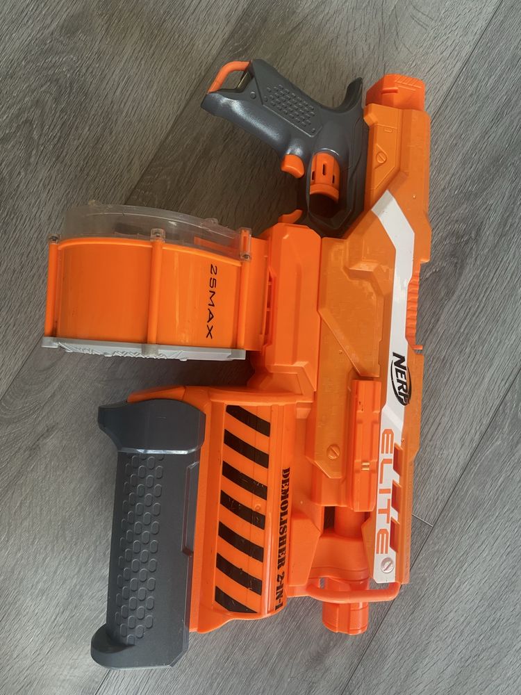 Пістолети Nerf бу