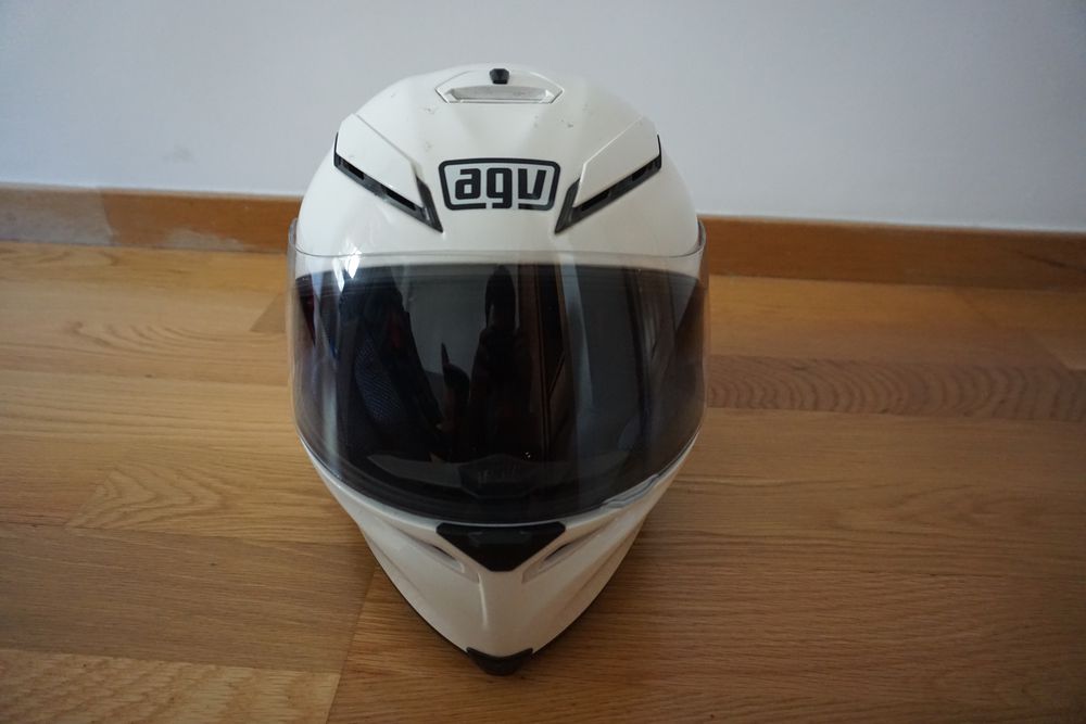 Capacete branco AVG