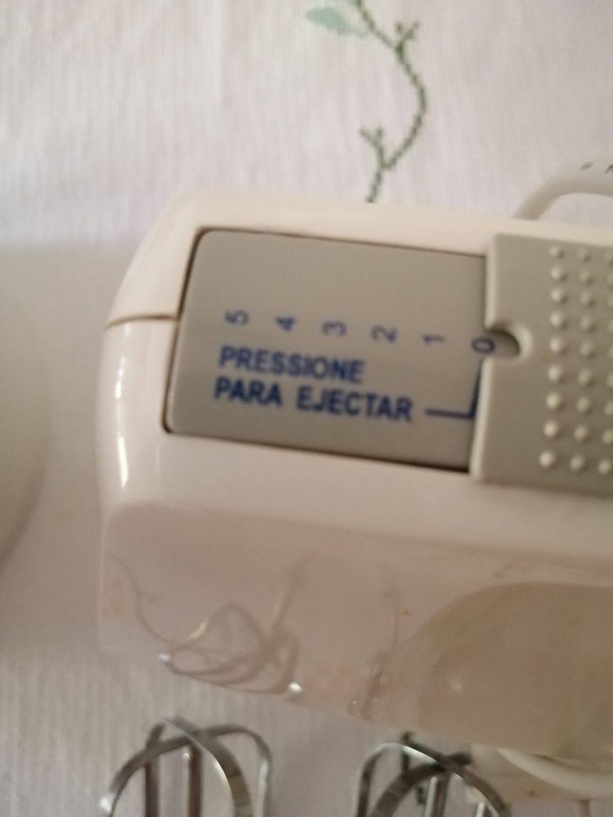 Batedeira worten, está em ótimo estado.
