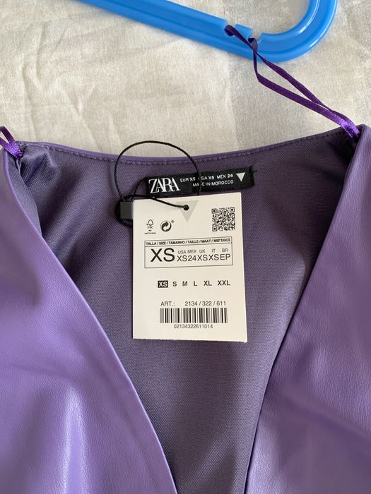 Vestido zara lilas couro