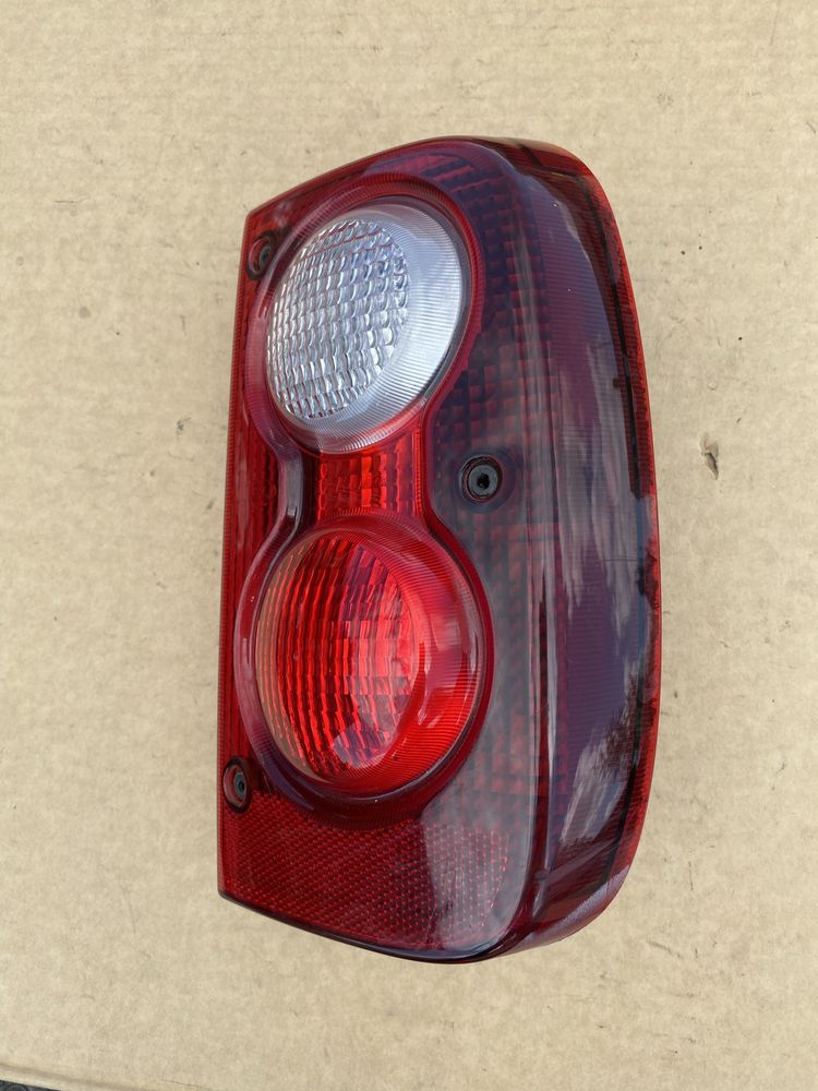 Land Rover Freelander 1 l lift lampa prawa tyl tylna w