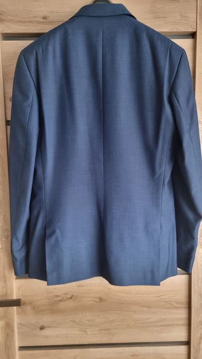 Garnitur męski, koszula gratis.