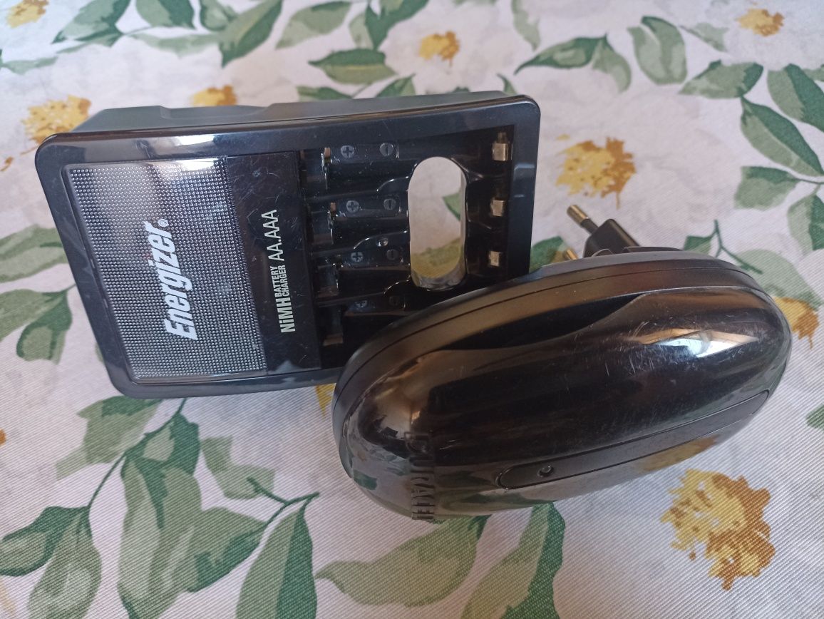 Ładowarki AA AAA Duracell i Energizer - 2 szt., ładują akumulatorki
