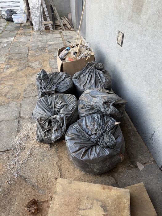 Wióra, trociny i suche drewno debowe