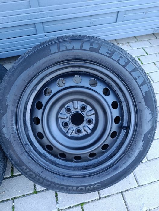 Koła z oponami  zimowym Avensis T25i 205/55 R16