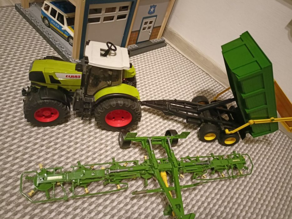 Bruder traktor Claas przyczepa zgrabiarka