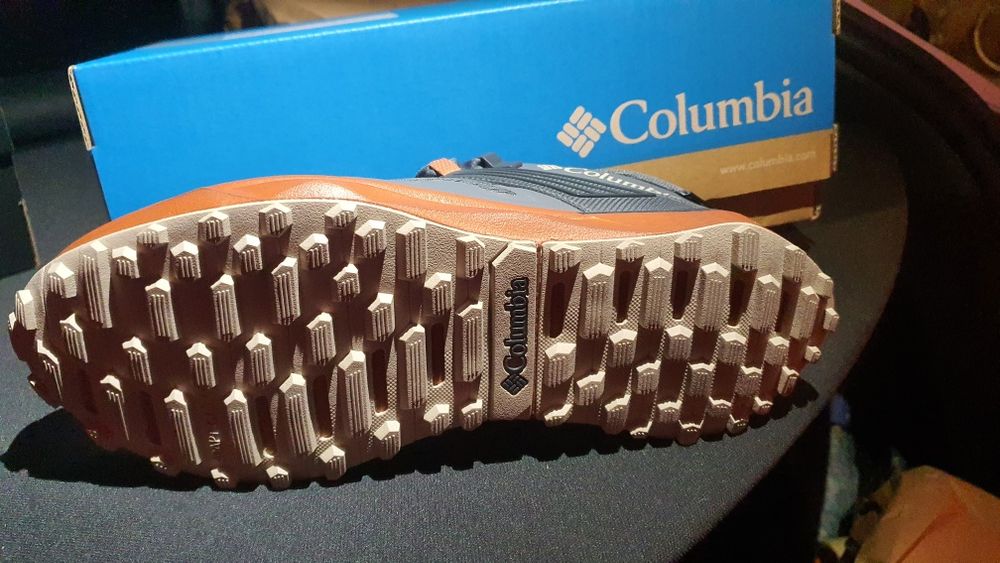 Sapatilhas Columbia, novas na caixa, 42,5