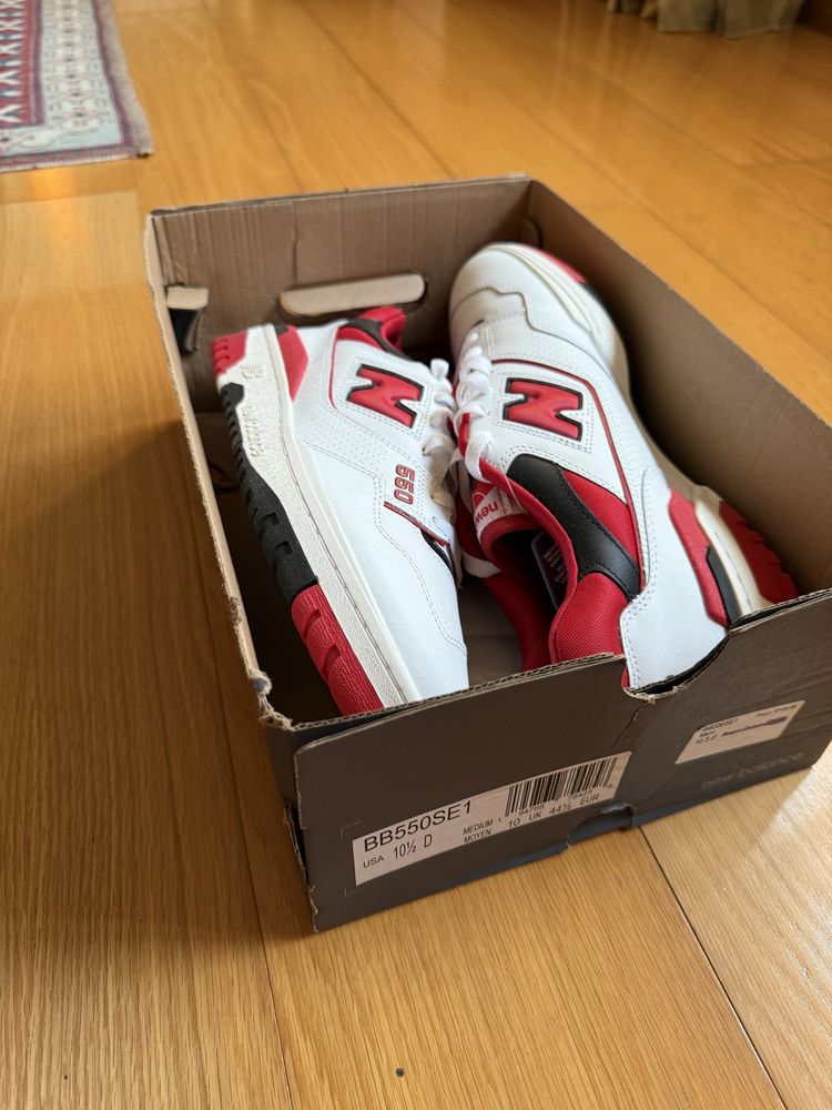 New Balance 550 - Brancas e Vermelhas