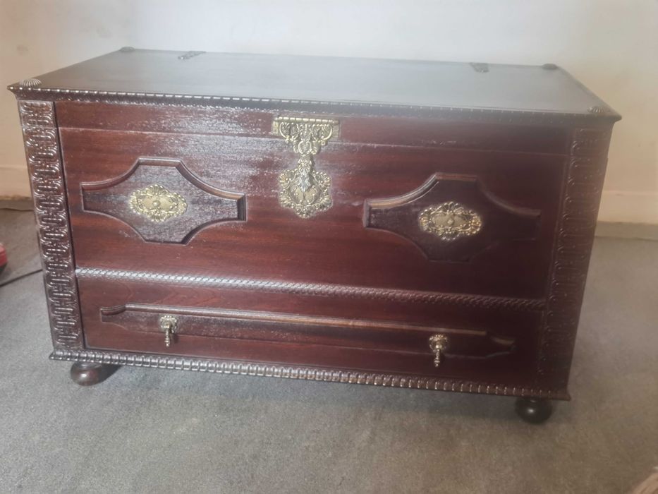 Mobilia antiga de quarto com 7 componentes - em muito bom estado