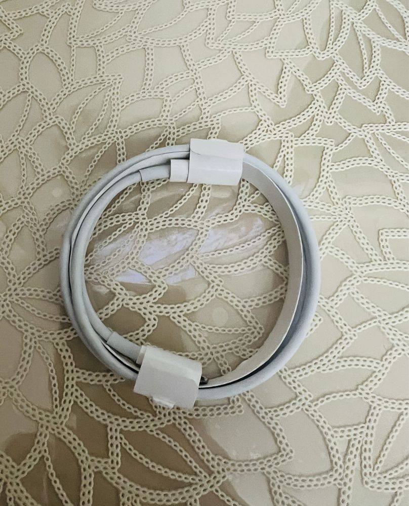 Оригинальный USB кабель на iPhone 13, 14