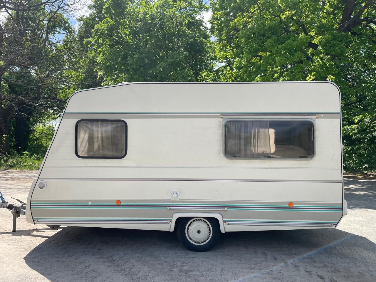 Причеп дача на колесах Caravelair B 4001