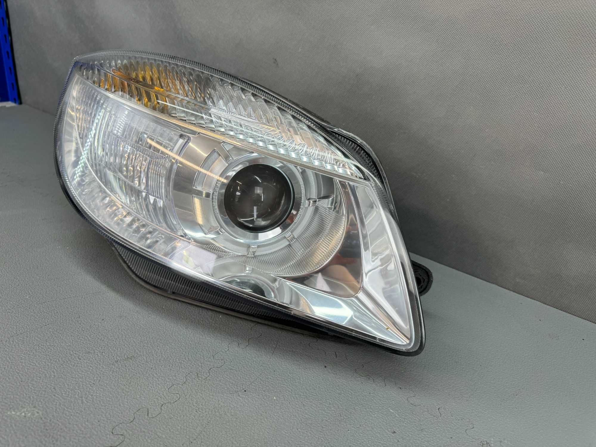 Skoda Fabia 2 II Roomster Lampa Przód Przednia Lewa Soczewka Europa