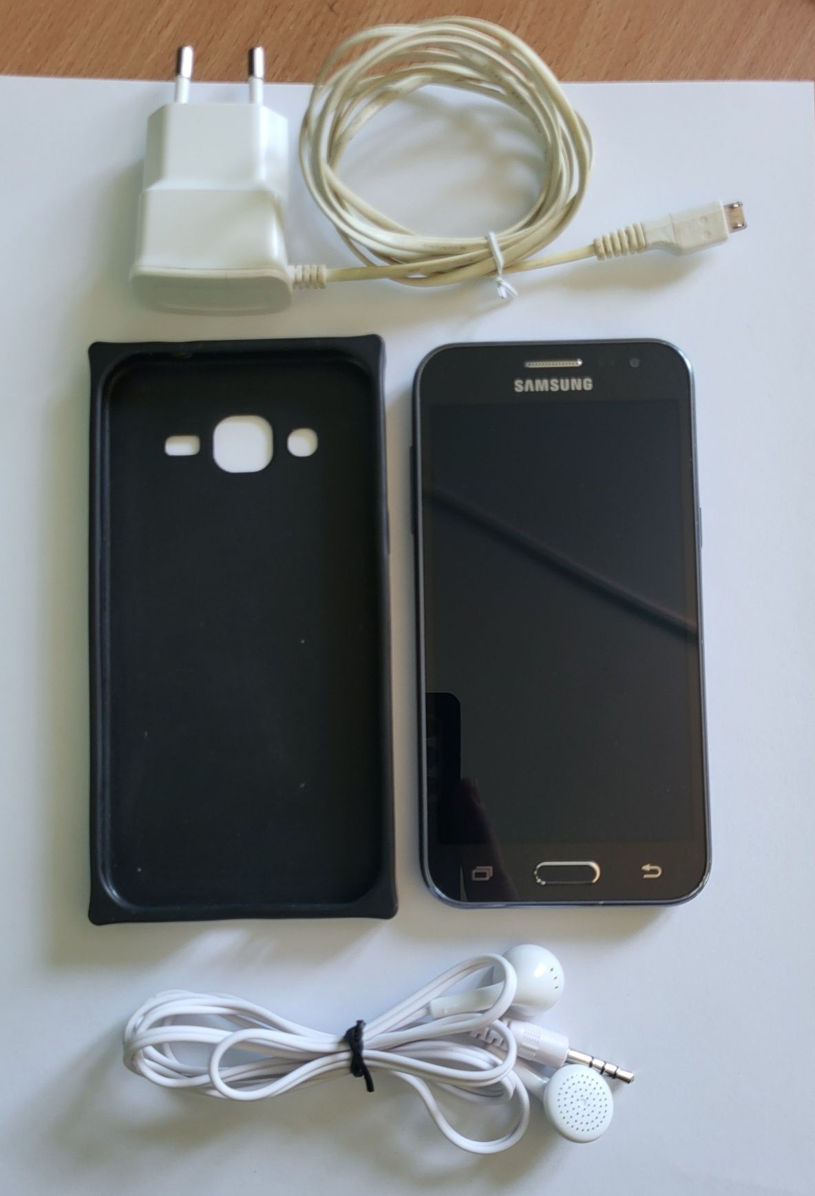 Смартфон SAMSUNG J200H