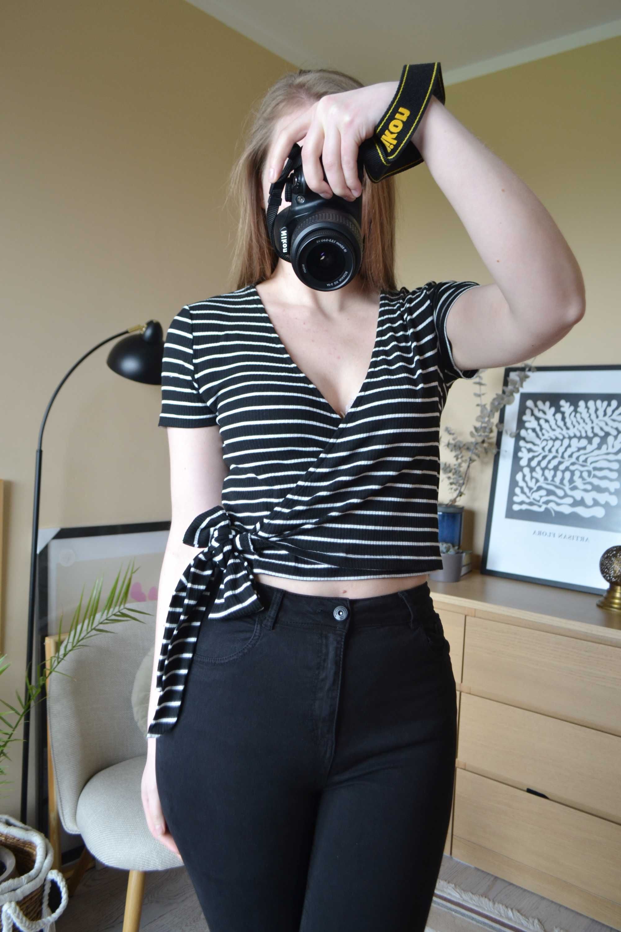 Bluzka koszulka top wiązana czarno biała w paski Sinsay M crop top