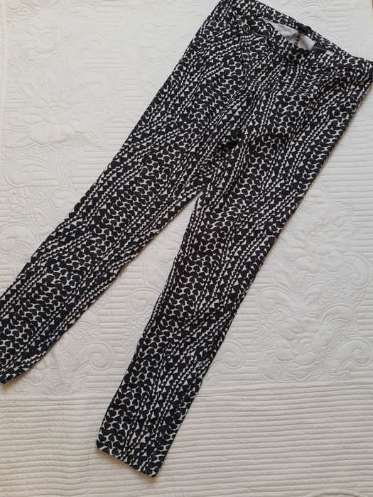 Czarnobiałe, materiałowe spodnie H&M, 40, wzorzyste.