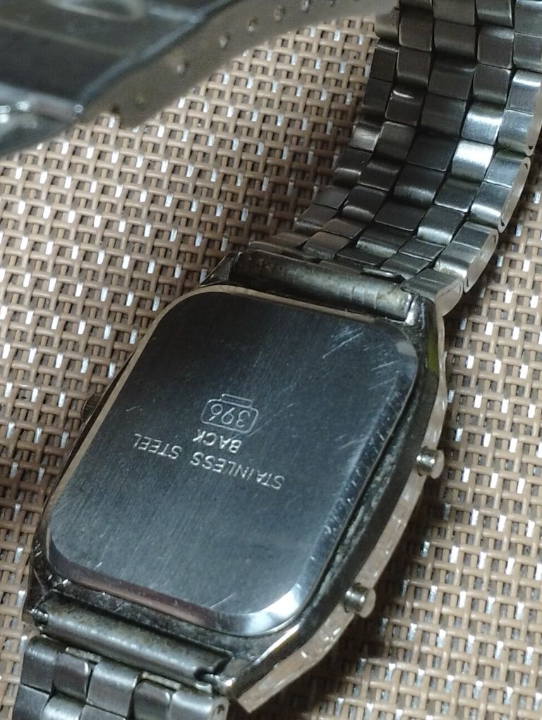 Zegarek z lat 80