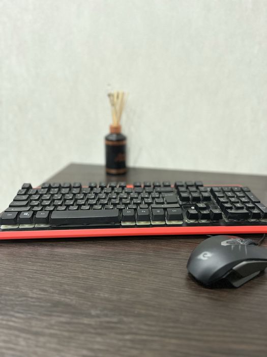 Продам клавіатуру,мишку та коврик