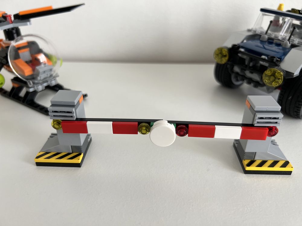 Lego 8969 - Agents- Perseguição em 4 Rodas