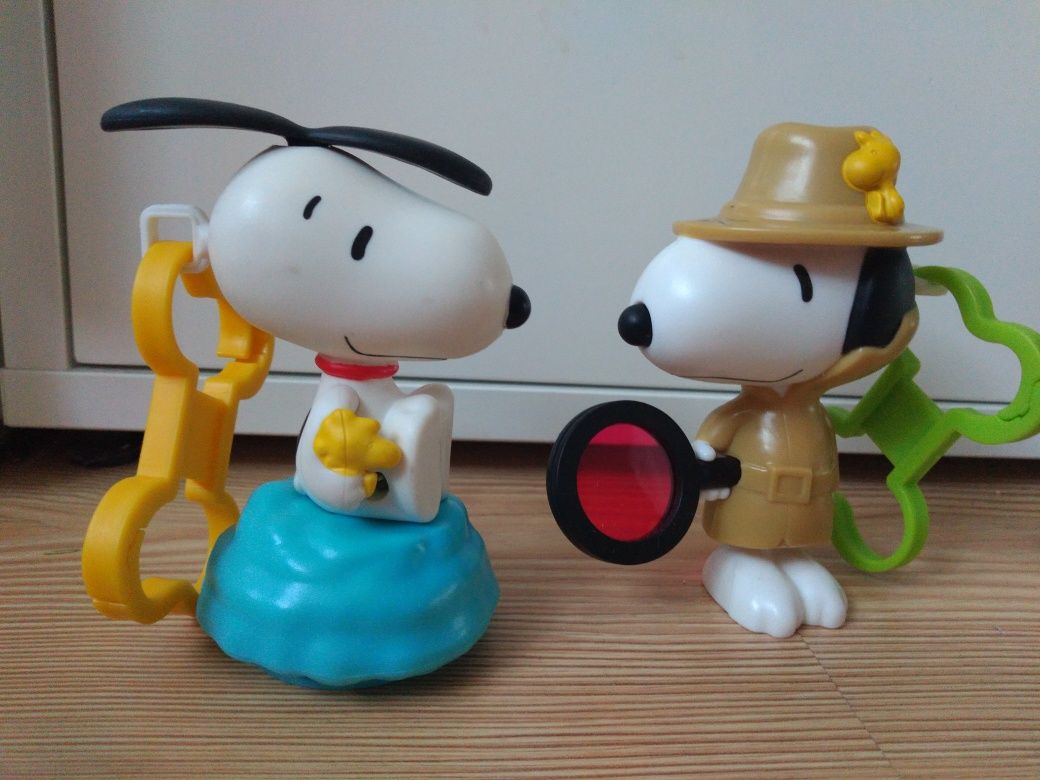 Dwie zabawki Snoopy McDonald's