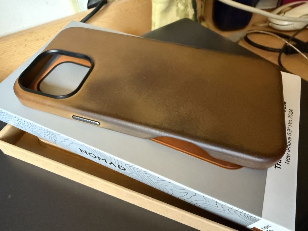 NOMAD Traditional Lether Case for Iphone 16 Pro Max